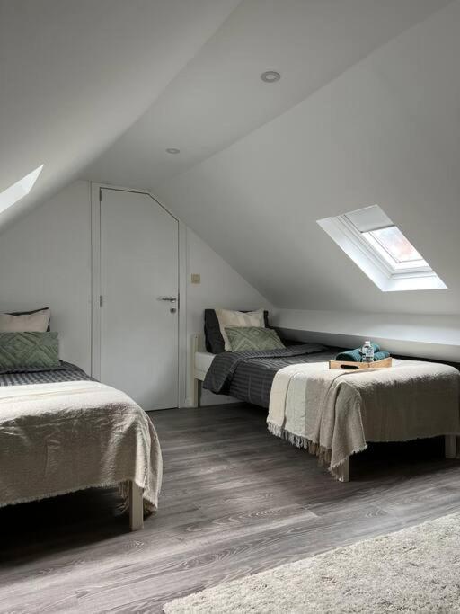 Lovely 2-bedroom Duplex W/ Balcony In Appartement