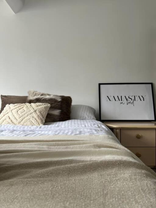 Lovely 2-bedroom Duplex W/ Balcony In Bruxelles